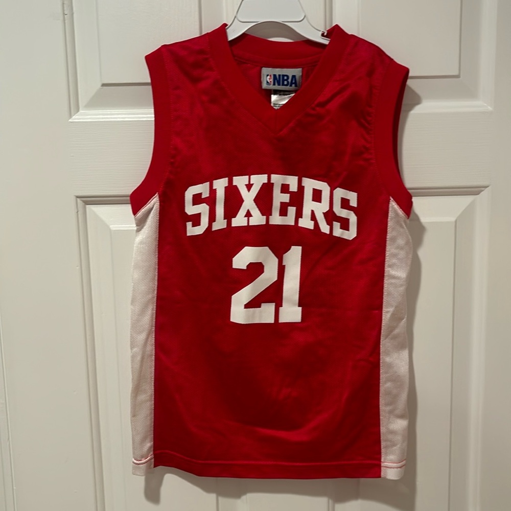 Red and white sixers jersey size small. More of a pinnie since it’s lightweight